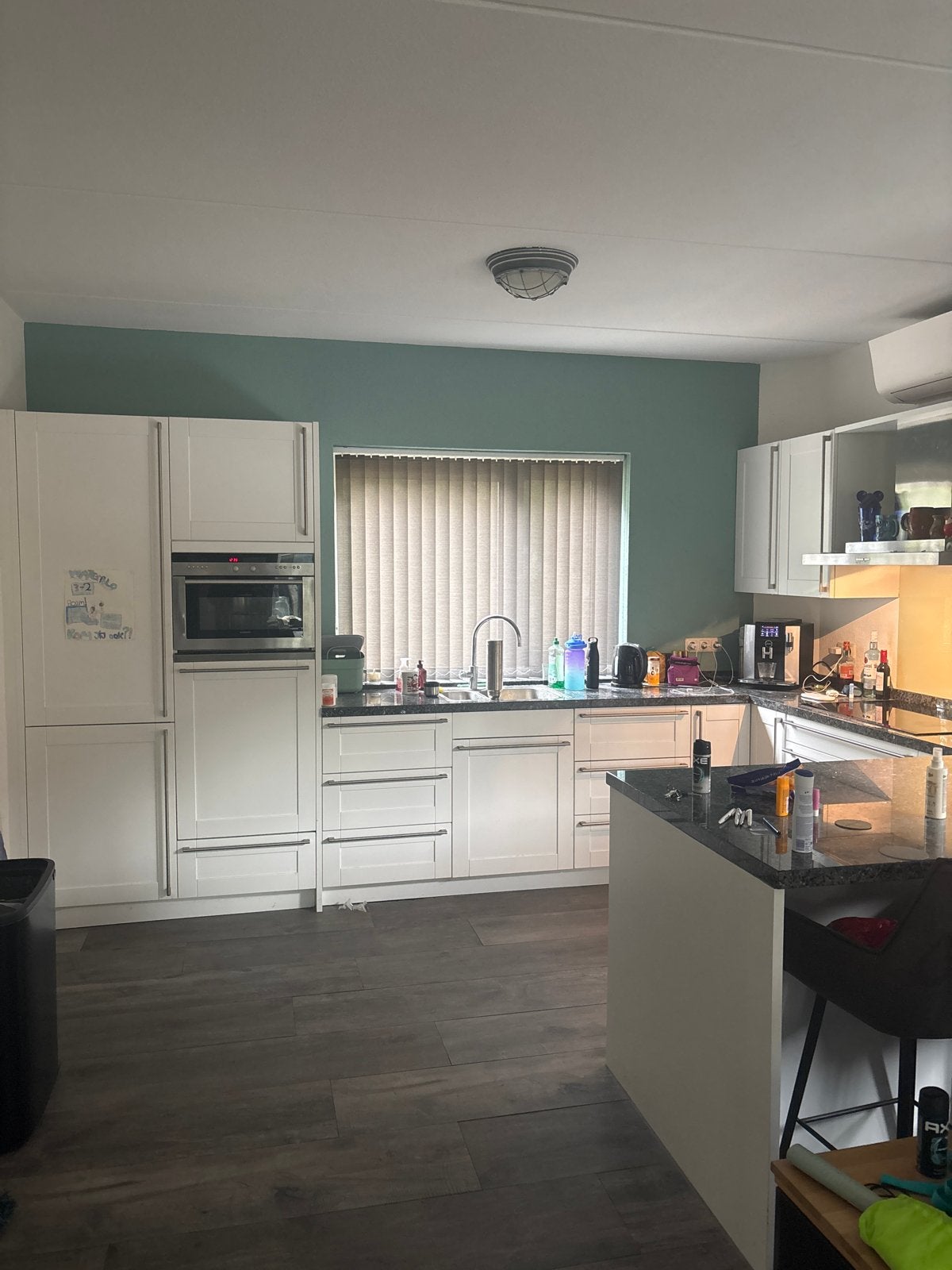Moderne witte keuken met kookeiland en inbouwapparatuur, Ophalen, Gebruikt, Wit, Hoekkeuken