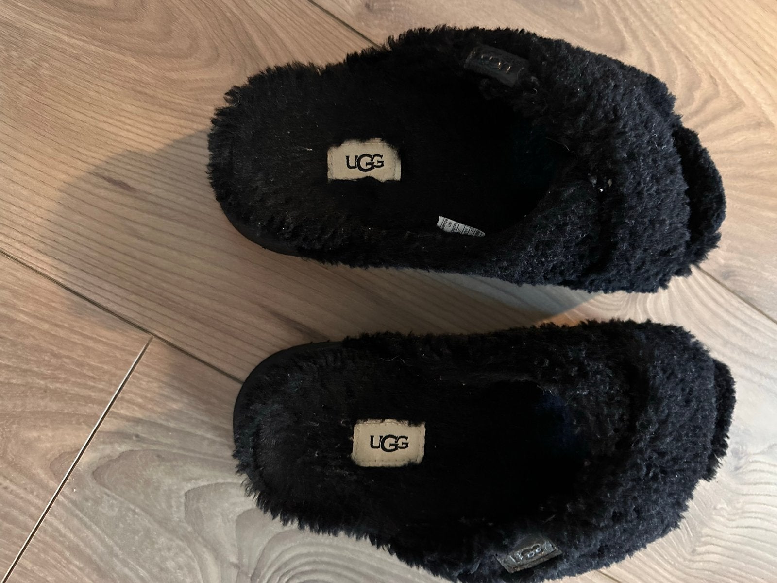 Zwarte UGG slippers maat 38, Zwart, Ophalen of Verzenden, Pantoffels of Sloffen, Gedragen