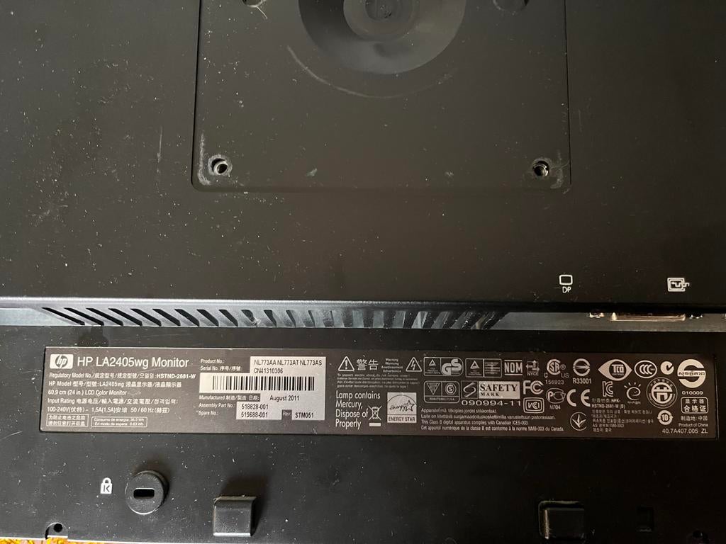 HP LA2405wg Monitor- 2 stuks - 24 inch Full HD Scherm, Ophalen, Gebruikt, In hoogte verstelbaar, Full HD