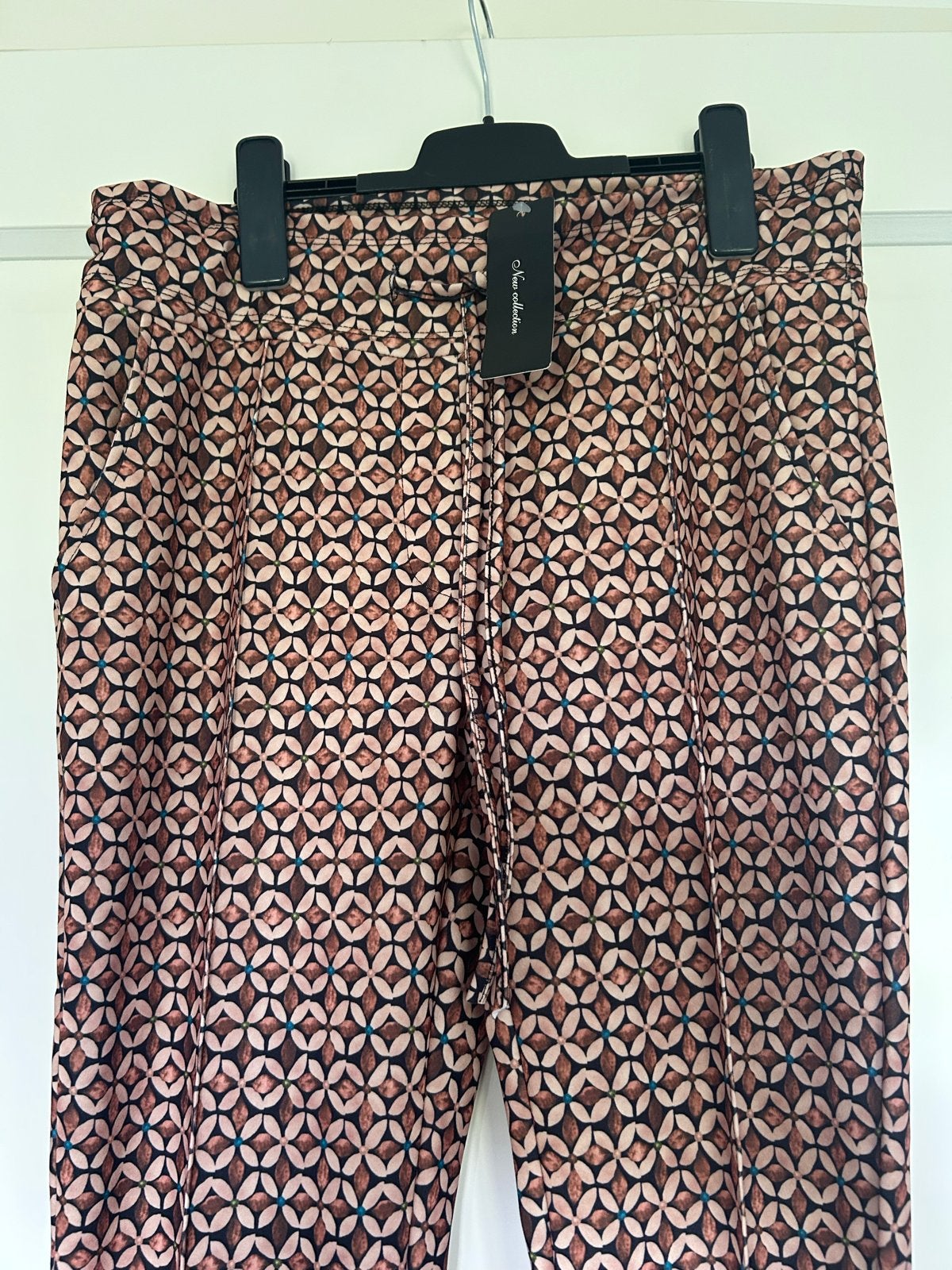 Bewerkte broek New Collection - Nieuw met kaartje, Bruin, Maat 42/44 (L), Nieuw, Ophalen of Verzenden