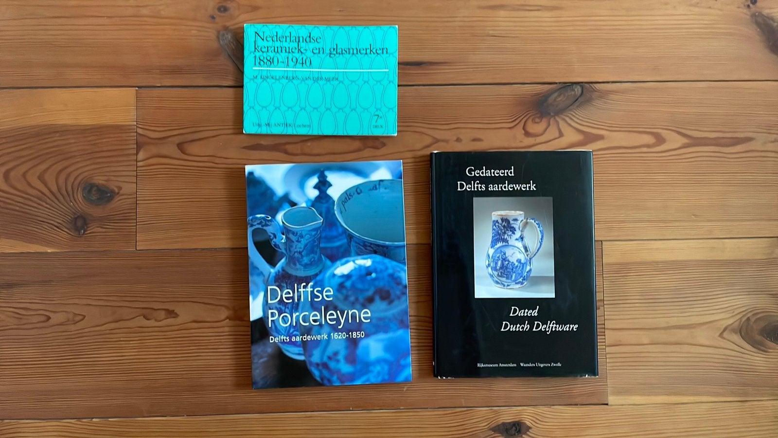 Drie boeken over Delfts aardewerk, Boeken, J.D. van Dam, Ophalen of Verzenden, Zo goed als nieuw, Overige onderwerpen