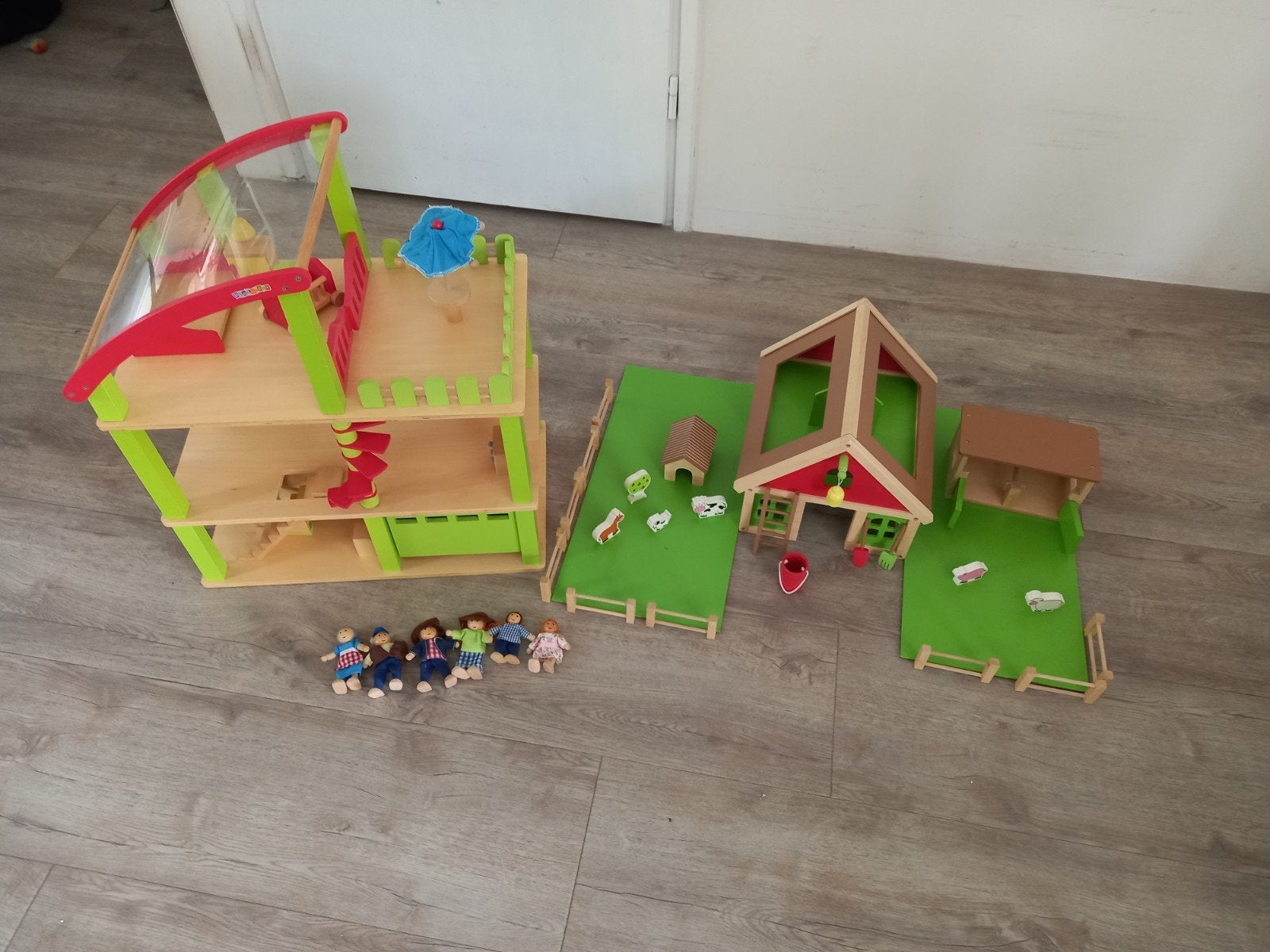 Houten Poppenhuis en Boerderij Speelset met Poppen, Ophalen, Gebruikt, Poppenhuis