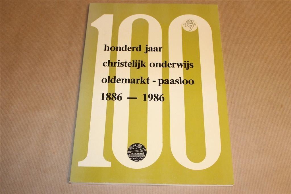 100 Jr Onderwijs Oldemarkt [1986] — Foto's & Reüniebijlage, Ophalen of Verzenden, Gelezen