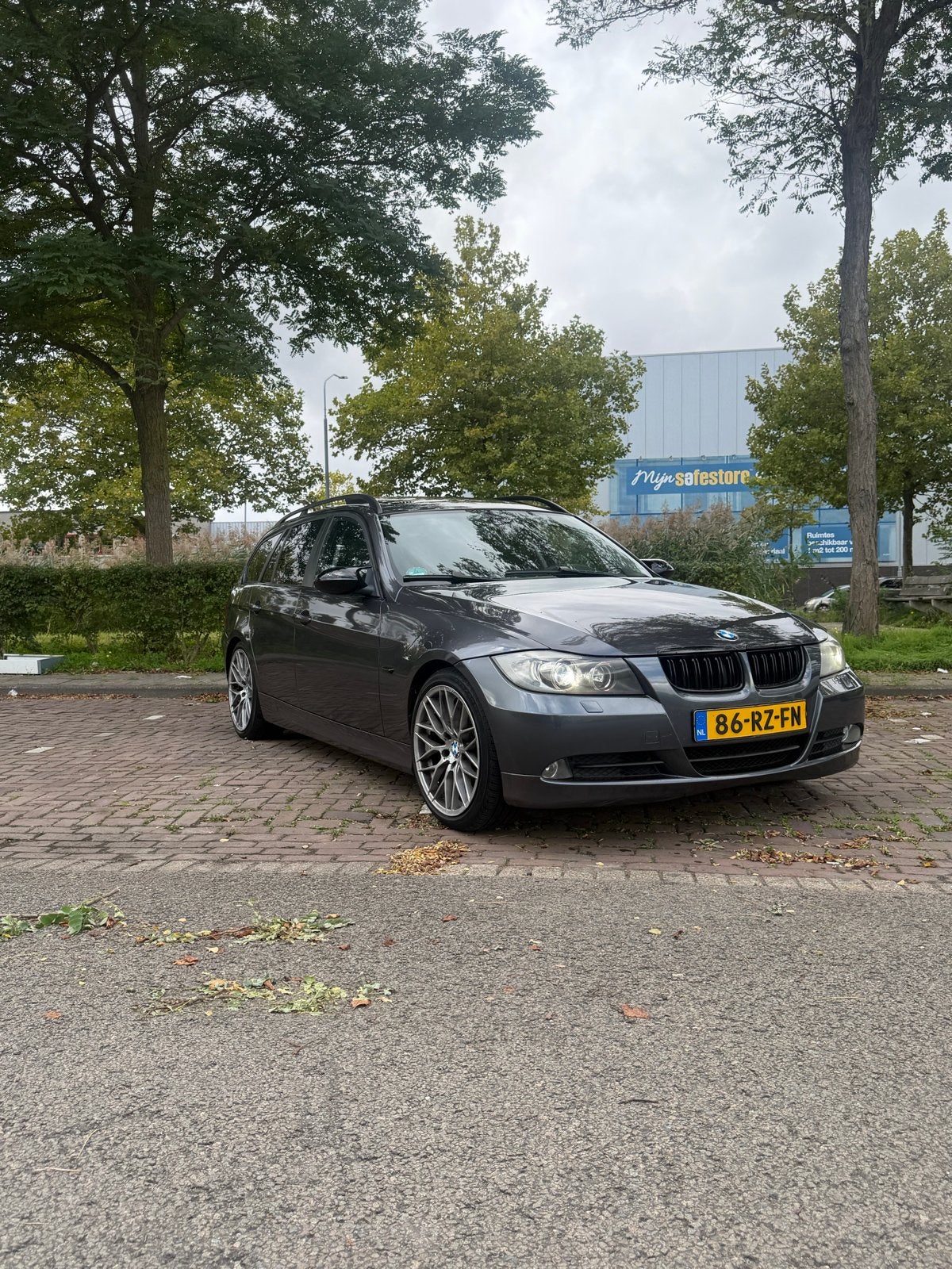 BMW 3-Serie 2.5 I 325 Touring AUT 2005 Grijs, Auto's, Automaat, Dealer onderhouden, Achterwielaandrijving, Zwart