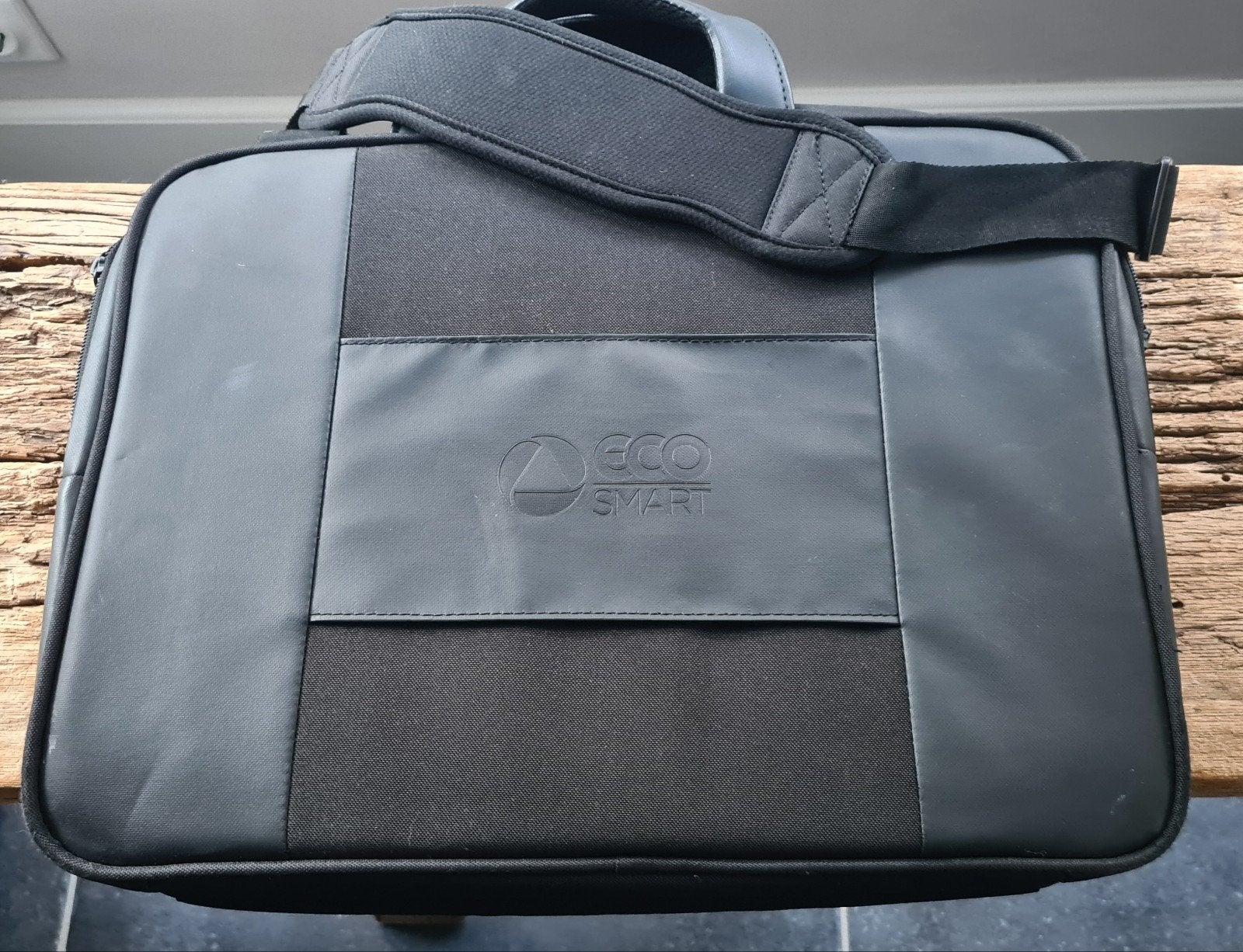 Targus EcoSmart laptoptas 15-16 inch zwart zo goed als nieu, Computers en Software, Ophalen of Verzenden, Laptophoes, Zwart, Overige merken