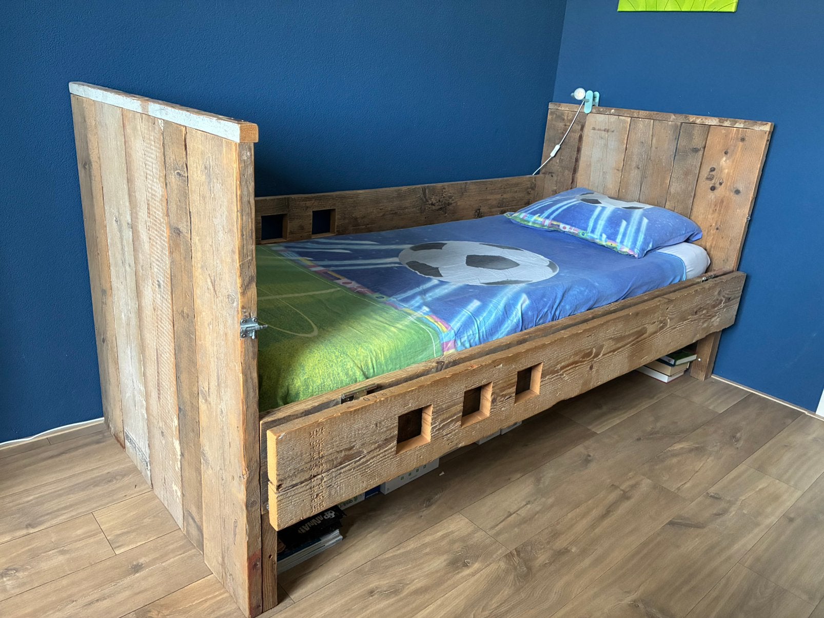 Prachtig steigerhouten bed, Ophalen, 85 tot 100 cm, Zo goed als nieuw, Lattenbodem