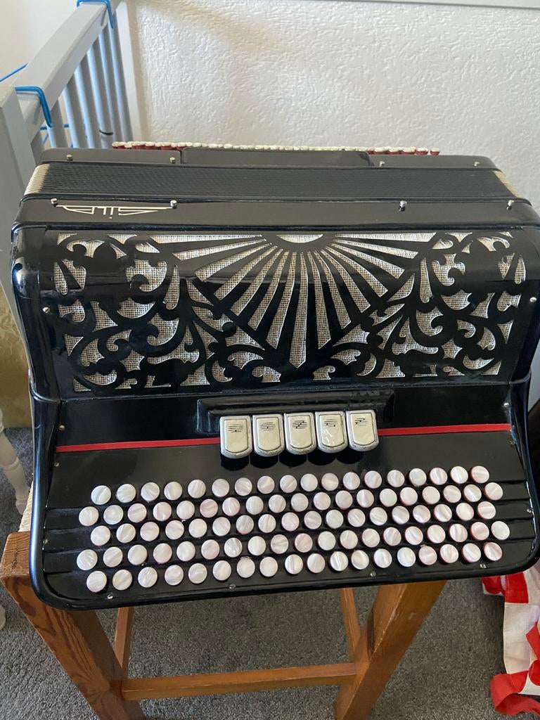 Mooie zwart accordeon merk Sila, Muziek en Instrumenten, Accordeons, Ophalen, Zo goed als nieuw, Overige merken