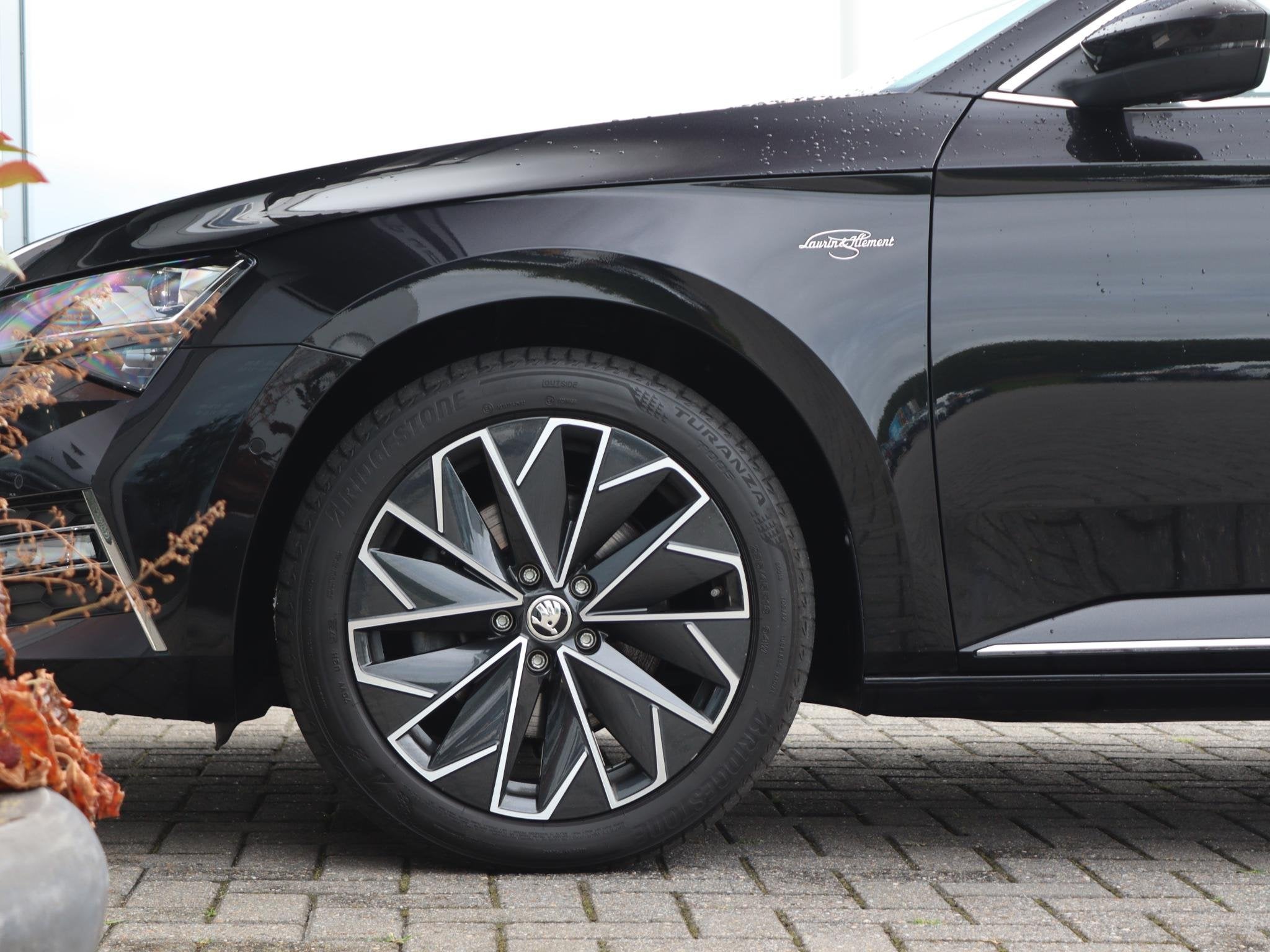 Skoda Superb Combi 1.4 TSI iV 218 pk DSG L&K | Trekhaak | Pa, Gebruikt, 4 cilinders, Zwart, 1668 kg