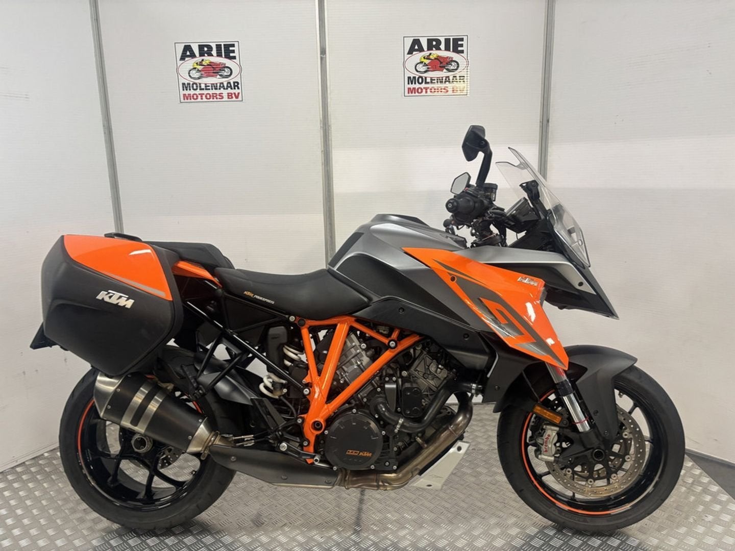 KTM 1290 Super Duke GT (bj 2017), 2 cilinders, KTM, Motorrijbewijs A, Bedrijf