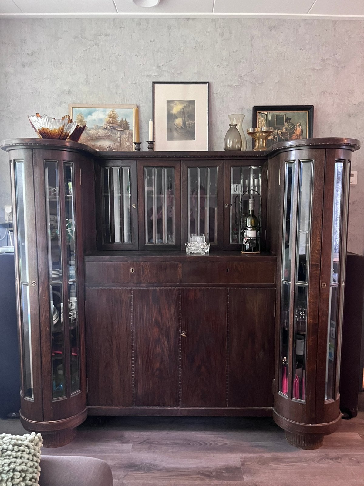 Antieke scandinavische kast, Ophalen