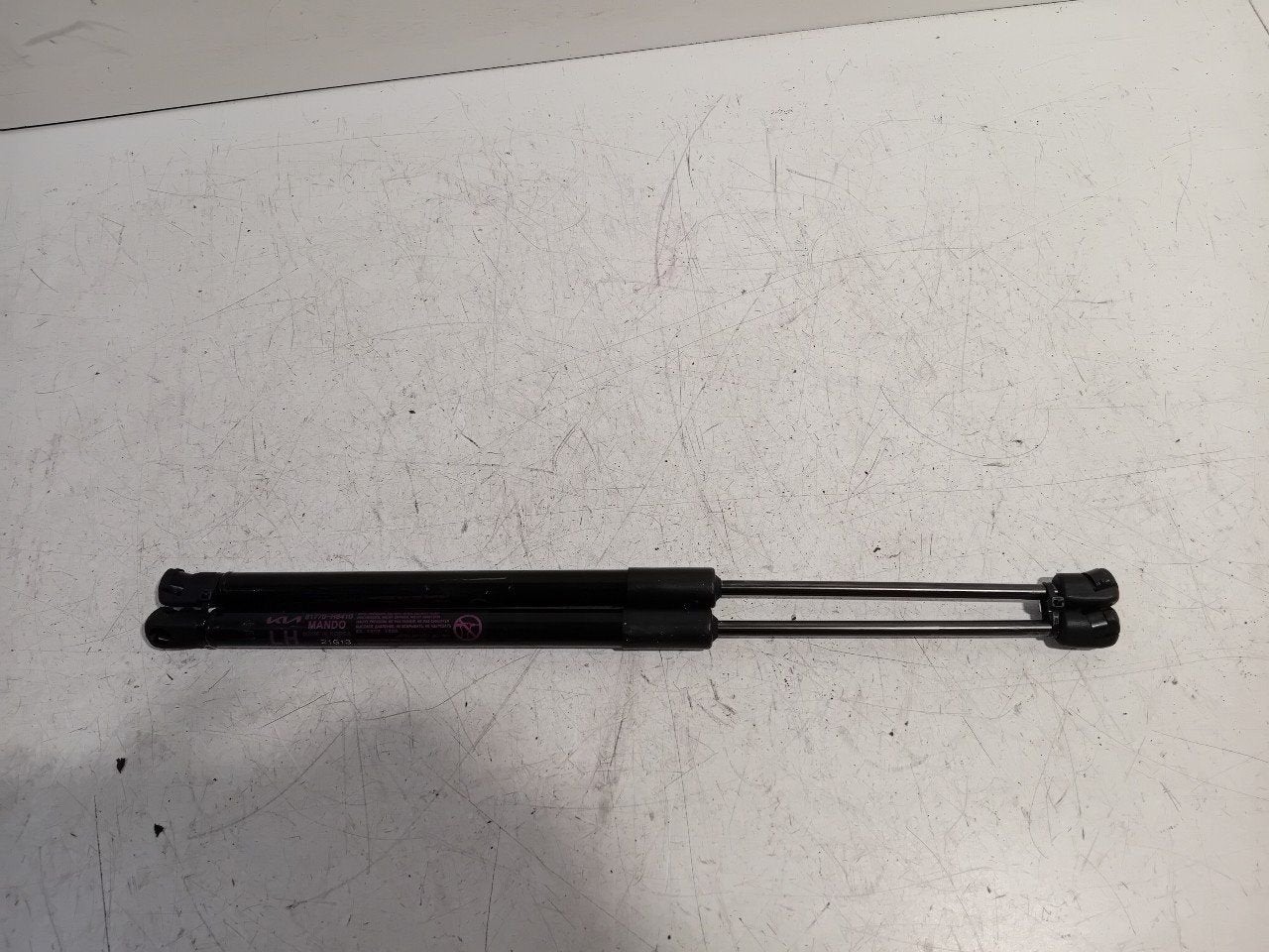Gasdrukveerset achter Kia Stonic, Onderdelen@venauto.nl, Van der Ven Autorecycling B.V., Ettenseweg 76, 4706 PB Roosendaal, The Netherlands