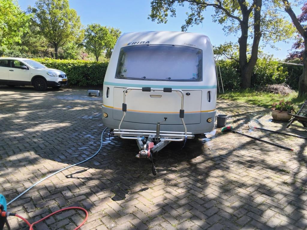 Gewassen en als nieuw Eriba Future 480 met o.m.Fiamma Luifel, Caravans en Kamperen, Bedrijf, 4 tot 5 meter, Eriba, Overige