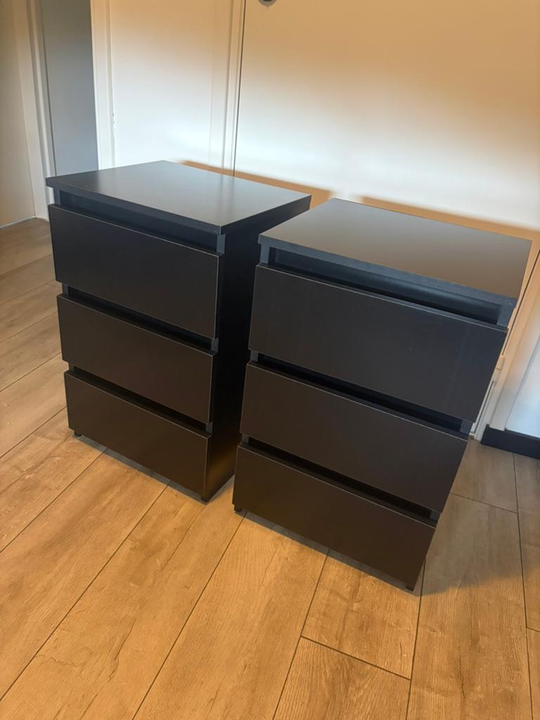 2 Nachtkastjes Kleur Zwart bewerkt Hout, Huis en Inrichting, Ophalen, Zo goed als nieuw, Minder dan 45 cm