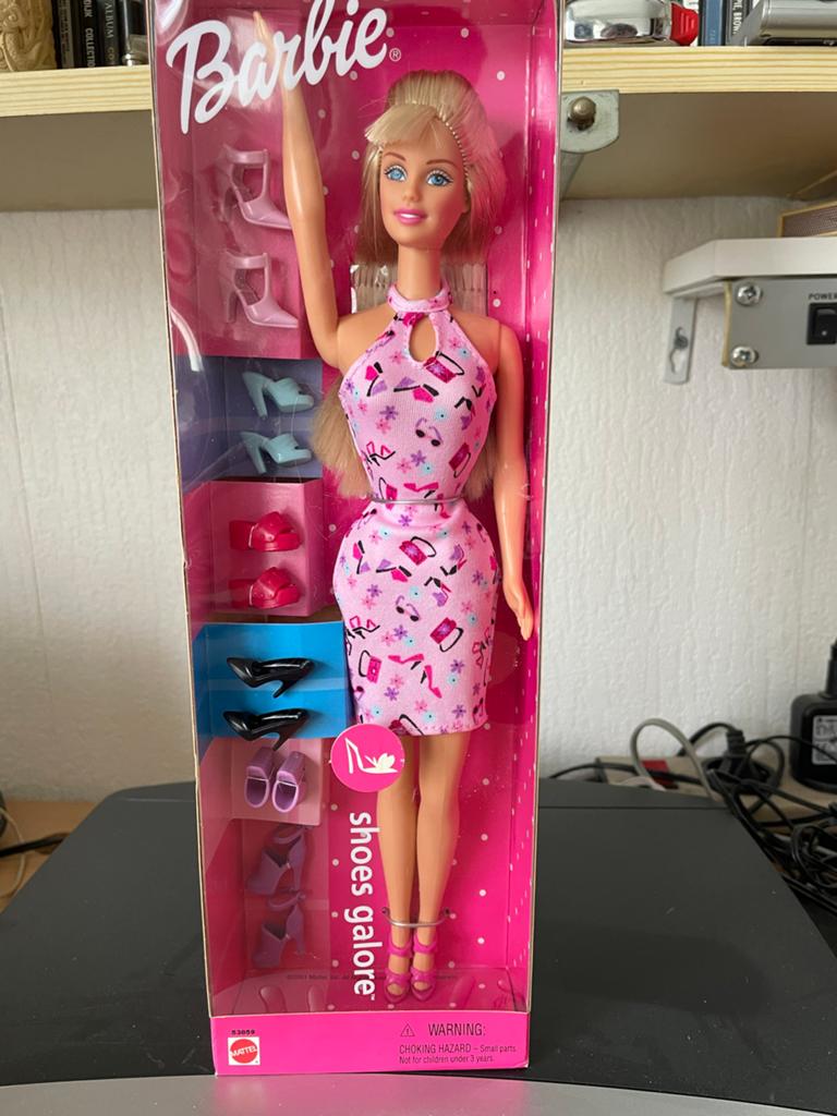 Barbie "Shoes Galore" met schoenengalerij - Nieuw in doos, Ophalen of Verzenden, Nieuw, Barbie