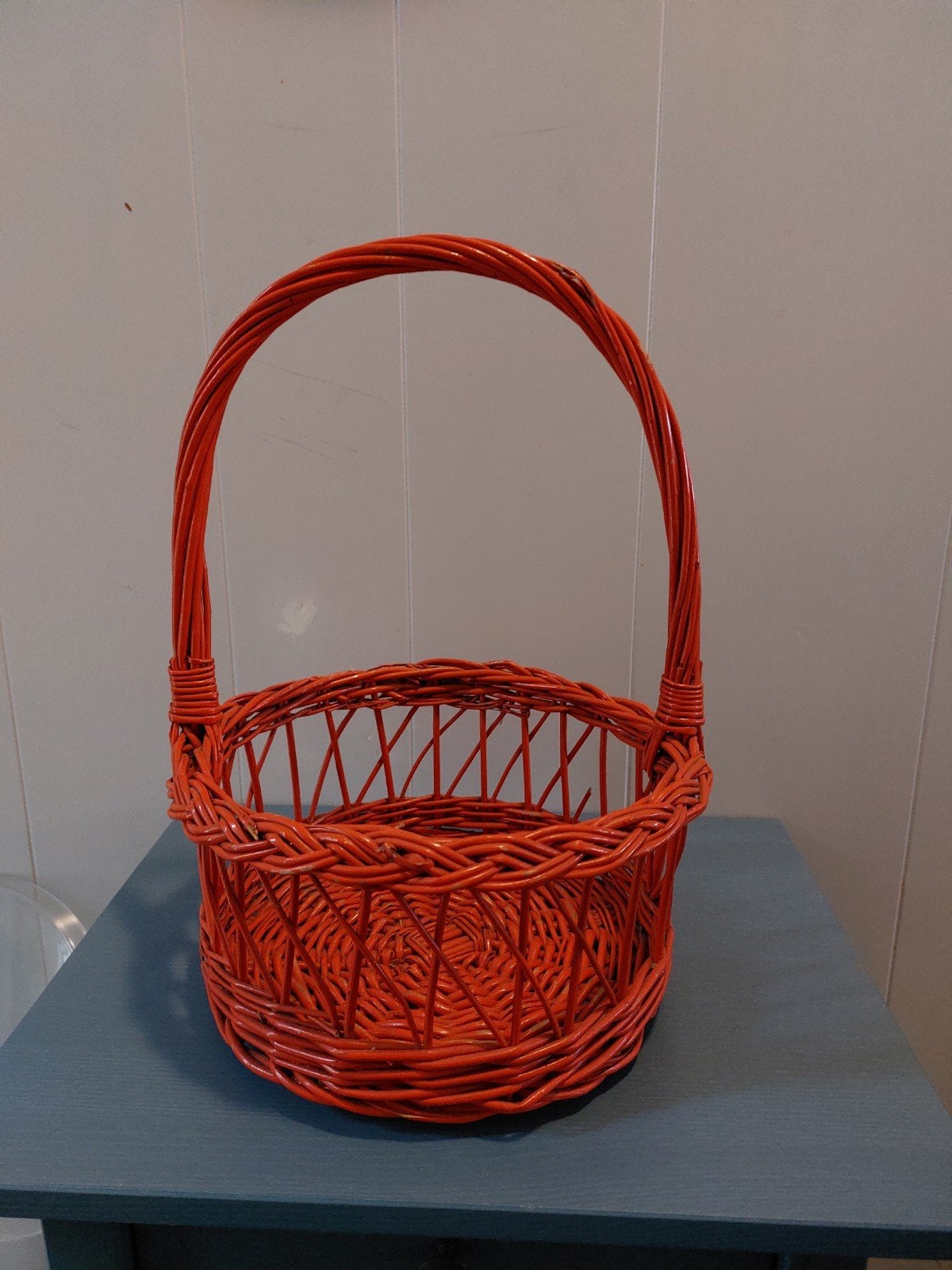 Vintage oranje rieten mand met hengsel jaren 70, Gebruikt, Gevlochten, Mand, Rond