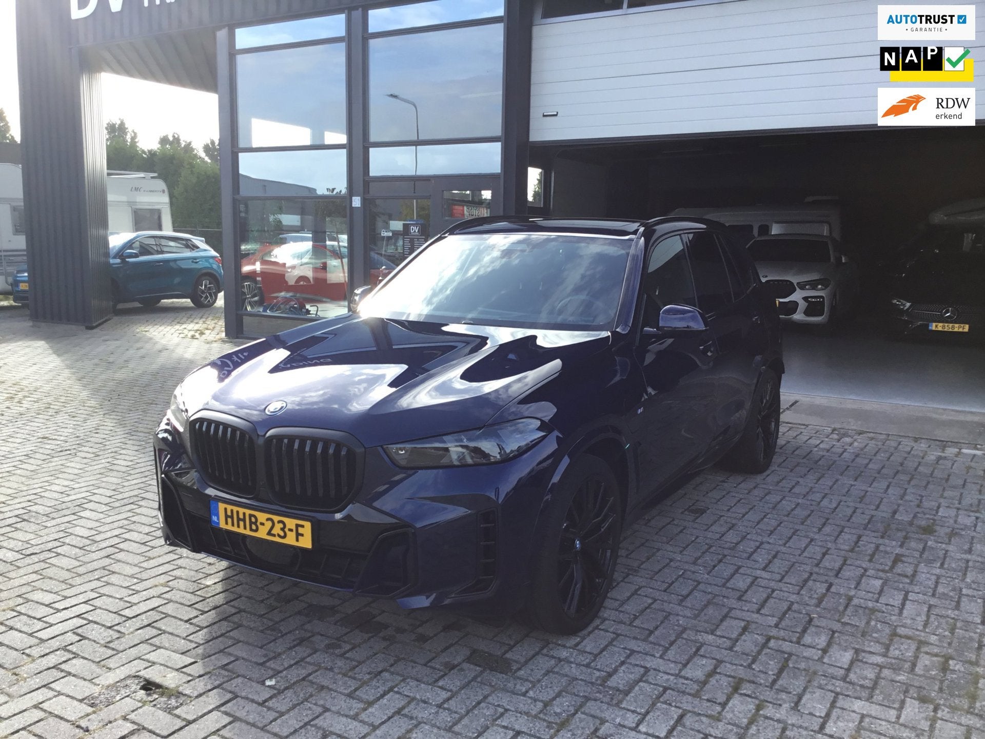 BMW X5 XDrive50e M-SPORT, Dealer onderhouden, Gebruikt, 2395 kg, Blauw