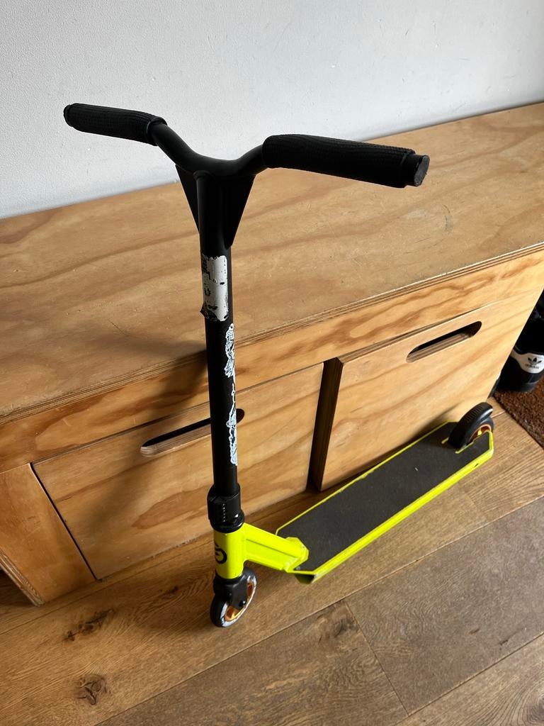 Stuntstep neon geel/zwart - Gebruikt, Fietsen en Brommers, Steps, Ophalen, Gebruikt, Gewone step