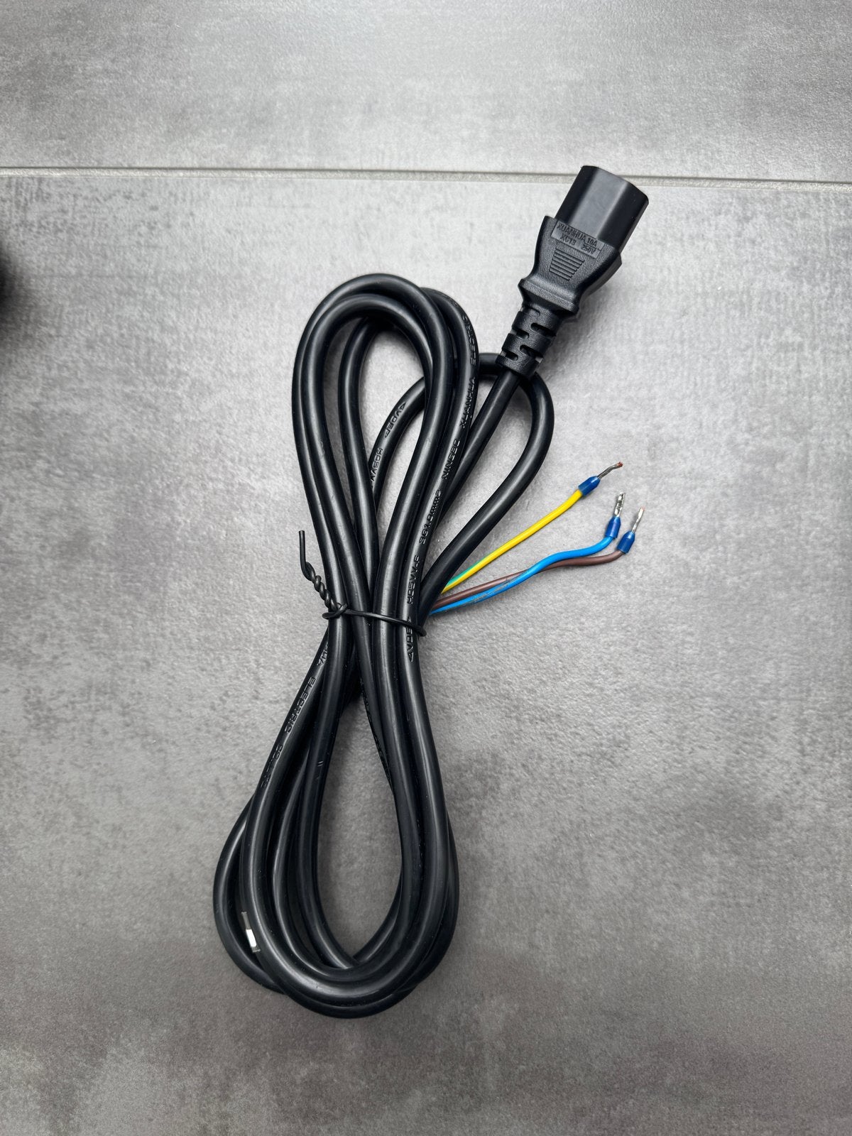 C13 stroomkabel 2,5m open einde met adereindhulzen, Ophalen of Verzenden, Zo goed als nieuw, Kabel of Snoer