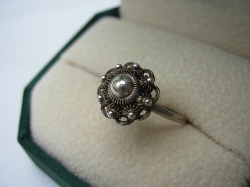 ZILVEREN ZEEUWSE KNOP RING., Verzenden, Zilver, Ring