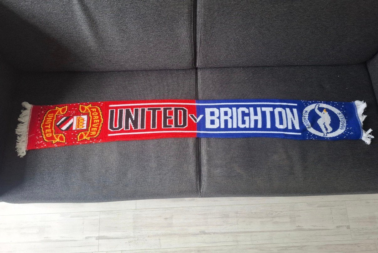 Manchester United Brighton sjaal, Verzamelen, Ophalen of Verzenden, Zo goed als nieuw, Buitenlandse clubs, Vaantje of Sjaal