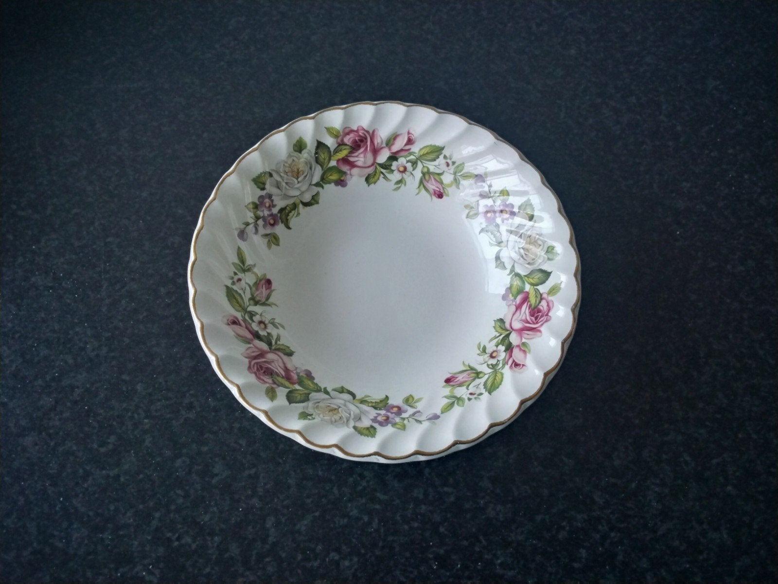 Old foley  harmony rose  schaaltje, Huis en Inrichting, Keuken | Servies, Ophalen of Verzenden, Overige stijlen, Porselein, Schaal of Schalen