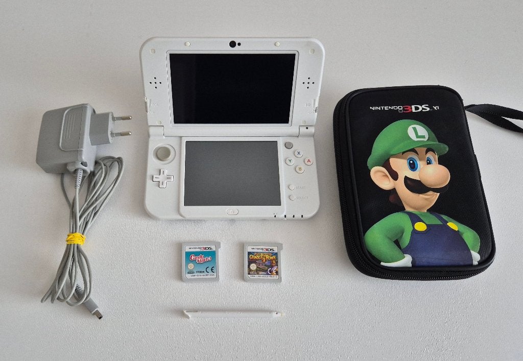 New Nintendo 3DS XL Console Wit + 2 Games, Spelcomputers en Games, Spelcomputers | Nintendo 2DS en 3DS, Gebruikt, Wit, 3DS XL