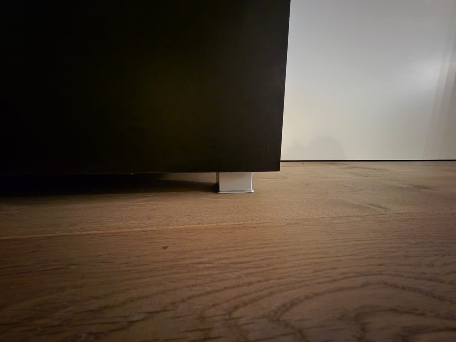 Zwart tv-meubel met drie deurtjes - gratis af te halen, Huis en Inrichting, Kasten | Televisiemeubels, Ophalen, Overige materialen