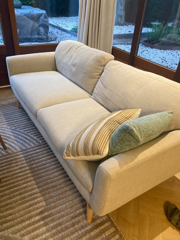 Comfortabele 3-zitsbank in lichte stof, Huis en Inrichting, Hout, Modern, Scandinavisch, 150 tot 200 cm, Driepersoons