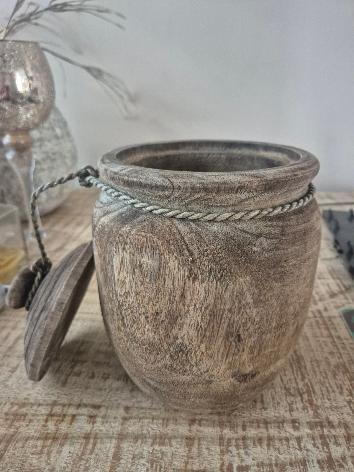 Authentieke Nepalese Houten Pot met Deksel - Handgemaakt, Minder dan 50 cm, Onbekend, Nieuw, Minder dan 50 cm