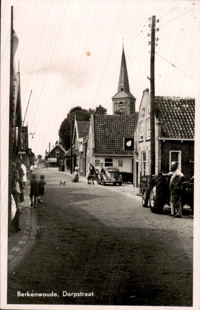 Berkenwoude - Dorpstraat - Dorpsgezicht met kerk, Ophalen of Verzenden, 1940 tot 1960, Ongelopen, Zuid-Holland