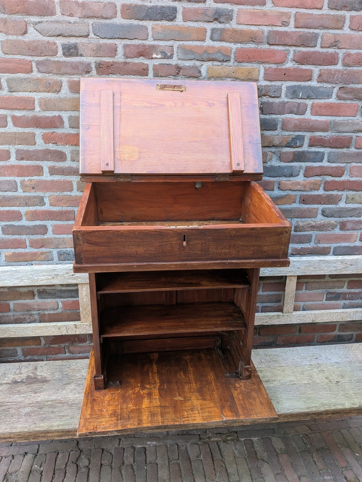 Antieke houten lessenaar/schoolbank – gerestaureerd

Mooie a, Ophalen, Gebruikt