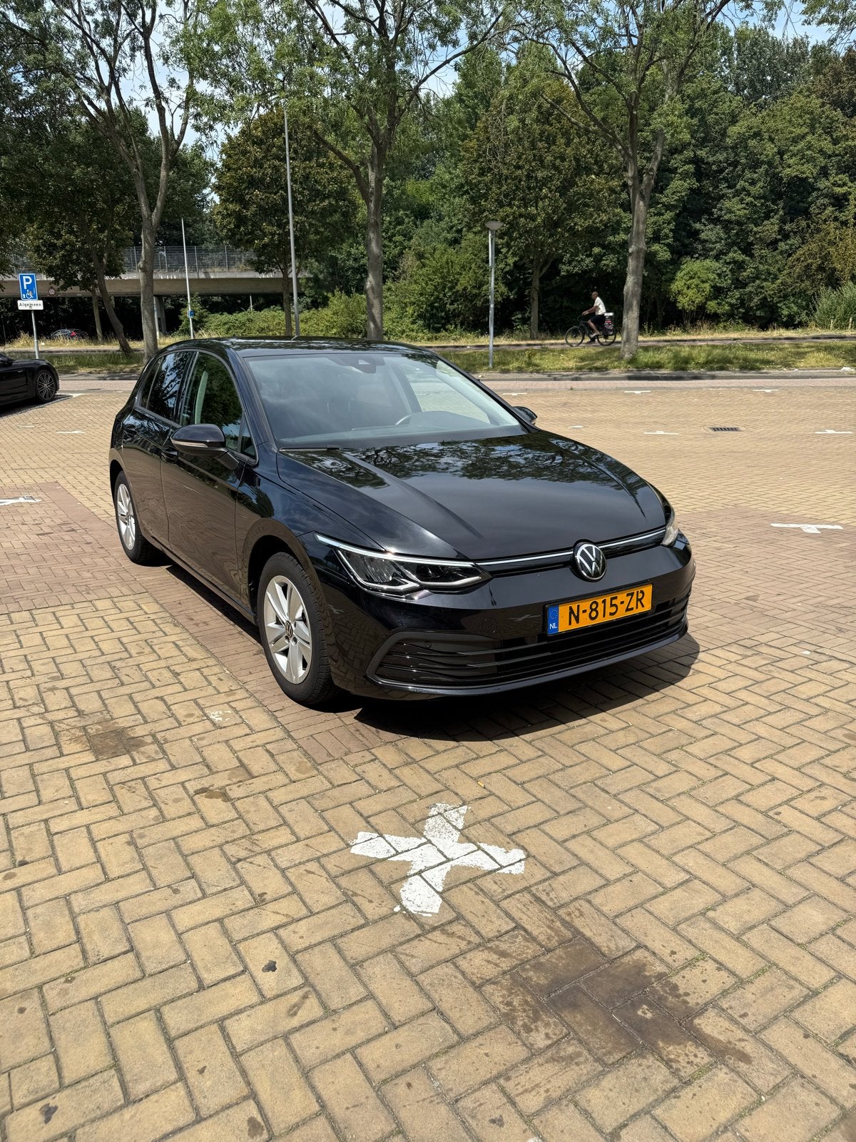Volkswagen Golf 1.0 TSI 110pk 2022 Zwart, Auto's, Volkswagen, Voorwielaandrijving, Zwart, Origineel Nederlands, 3 cilinders