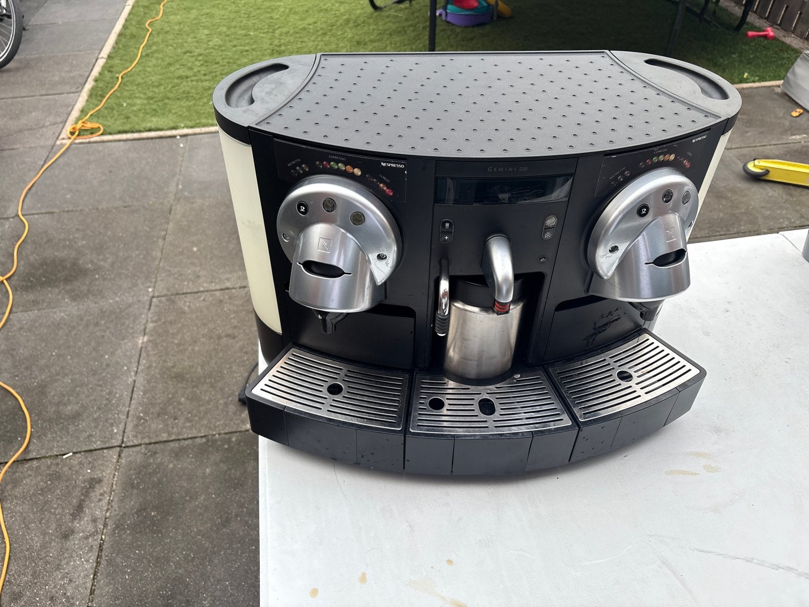 Nespresso Professional Gemini CS 220 Pro Koffiemachine, Witgoed en Apparatuur, Stoompijpje, Koffiepads en cups, Gebruikt, 10 kopjes of meer