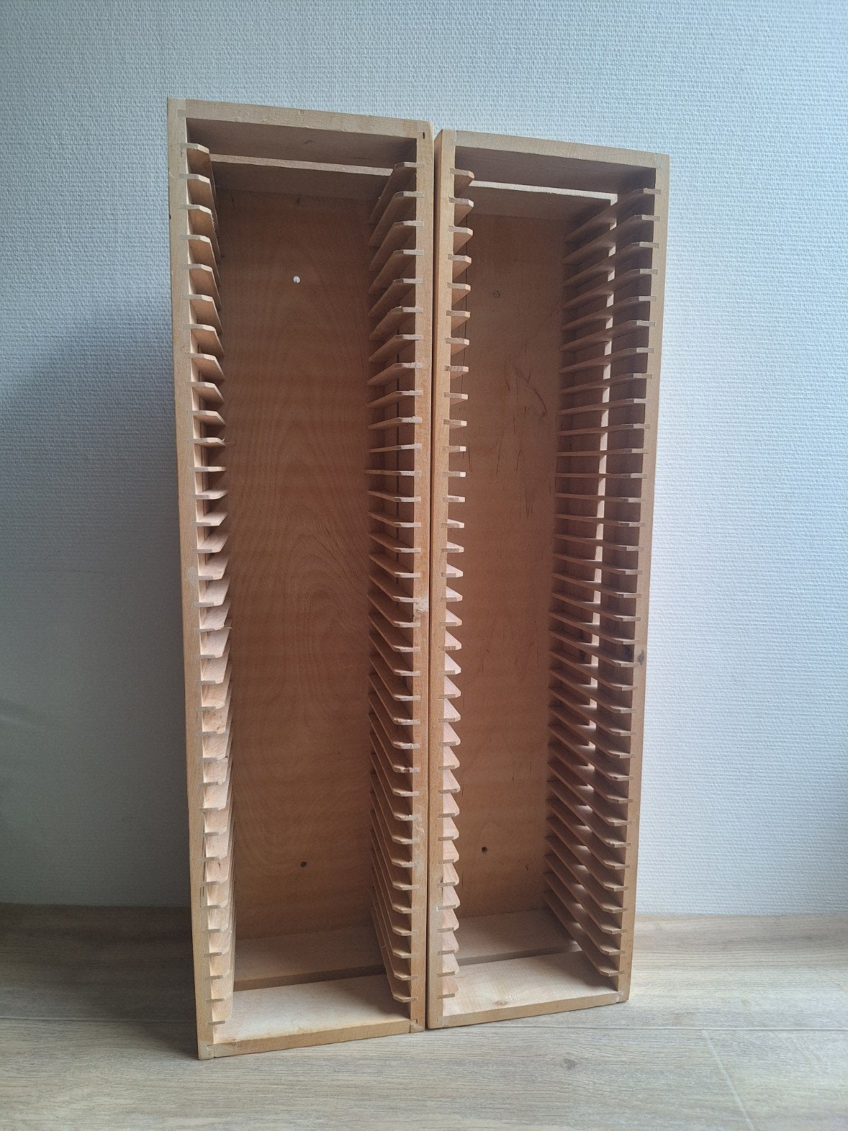 Vintage Set Ikea Boalt houten CD toren houder organizer rek, Huis en Inrichting, Gebruikt, Ophalen of Verzenden, 25 tot 75 discs