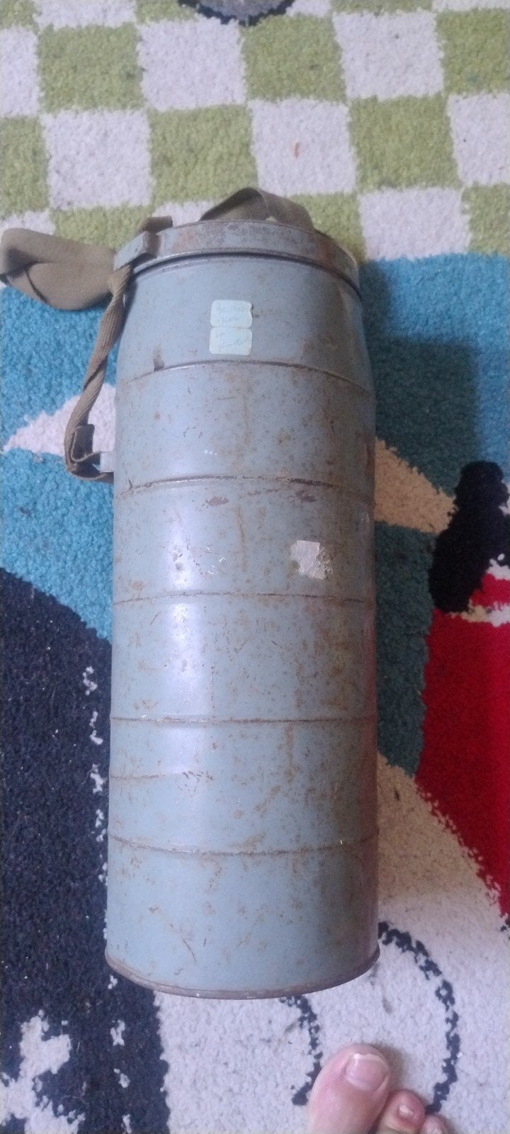 Vintage gasmasker met filter en draagbus - L.702, Verzamelen, Ophalen of Verzenden, Overige soorten, Overige gebieden, Overige typen