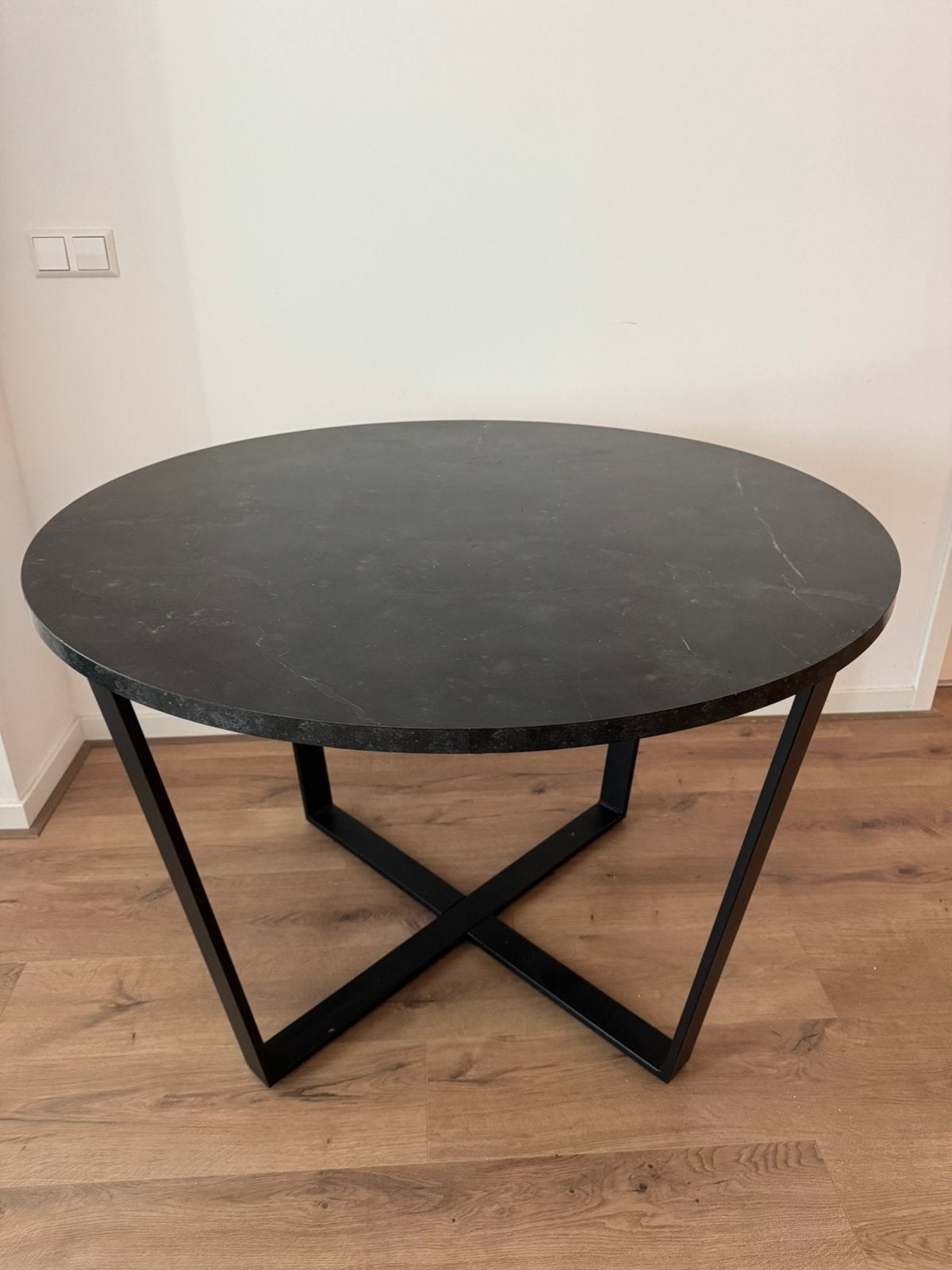 Westwing Ronde eettafel Amble – marmerlook – Ø110 cm, Huis en Inrichting, 100 tot 150 cm, Zo goed als nieuw, Rechthoekig, 50 tot 100 cm