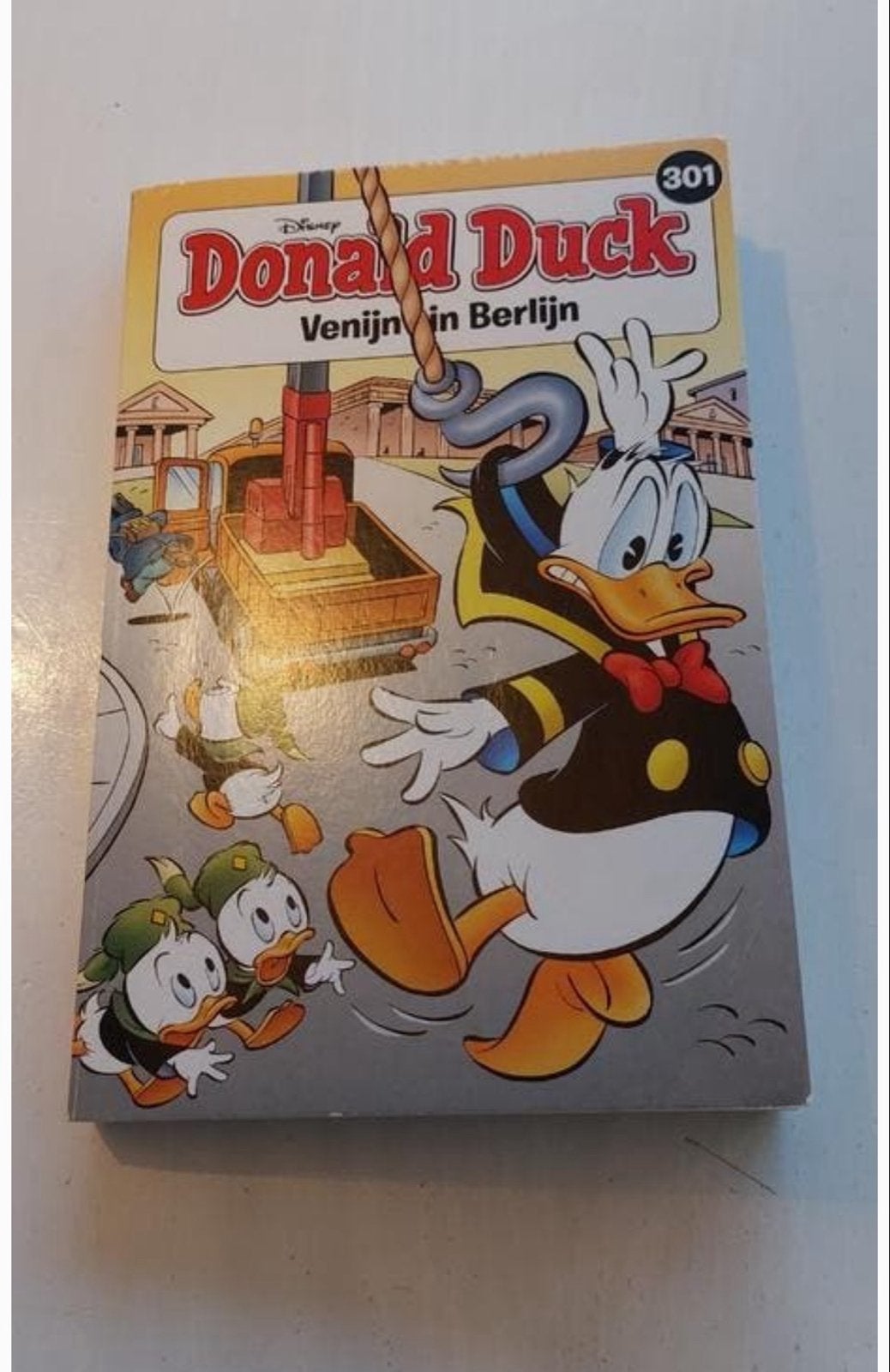 Donald Duck Pocket 301: Venijn in Berlijn, Eén stripboek, Ophalen of Verzenden, Gelezen