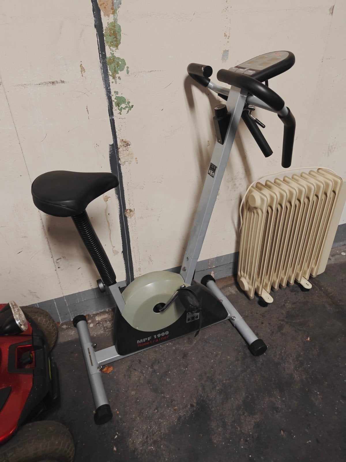 Hometrainer MPF 1900 - Ideaal voor thuisworkouts, Sport en Fitness, Ophalen, Gebruikt, Metaal, Benen