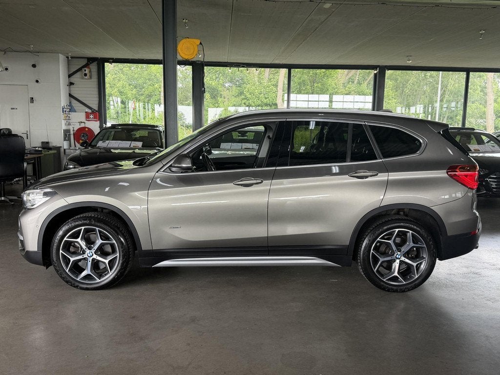 BMW X1 sDrive20i Centennial High Executive, Auto's, BMW, 1998 cc, Bedrijf, SUV of Terreinwagen, 84 €/maand