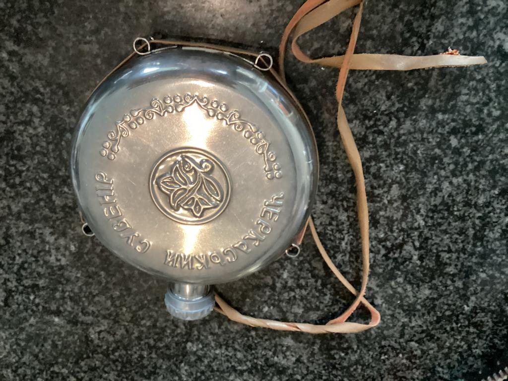 Vintage metalen heupfles met leren band, Ophalen of Verzenden, Zo goed als nieuw