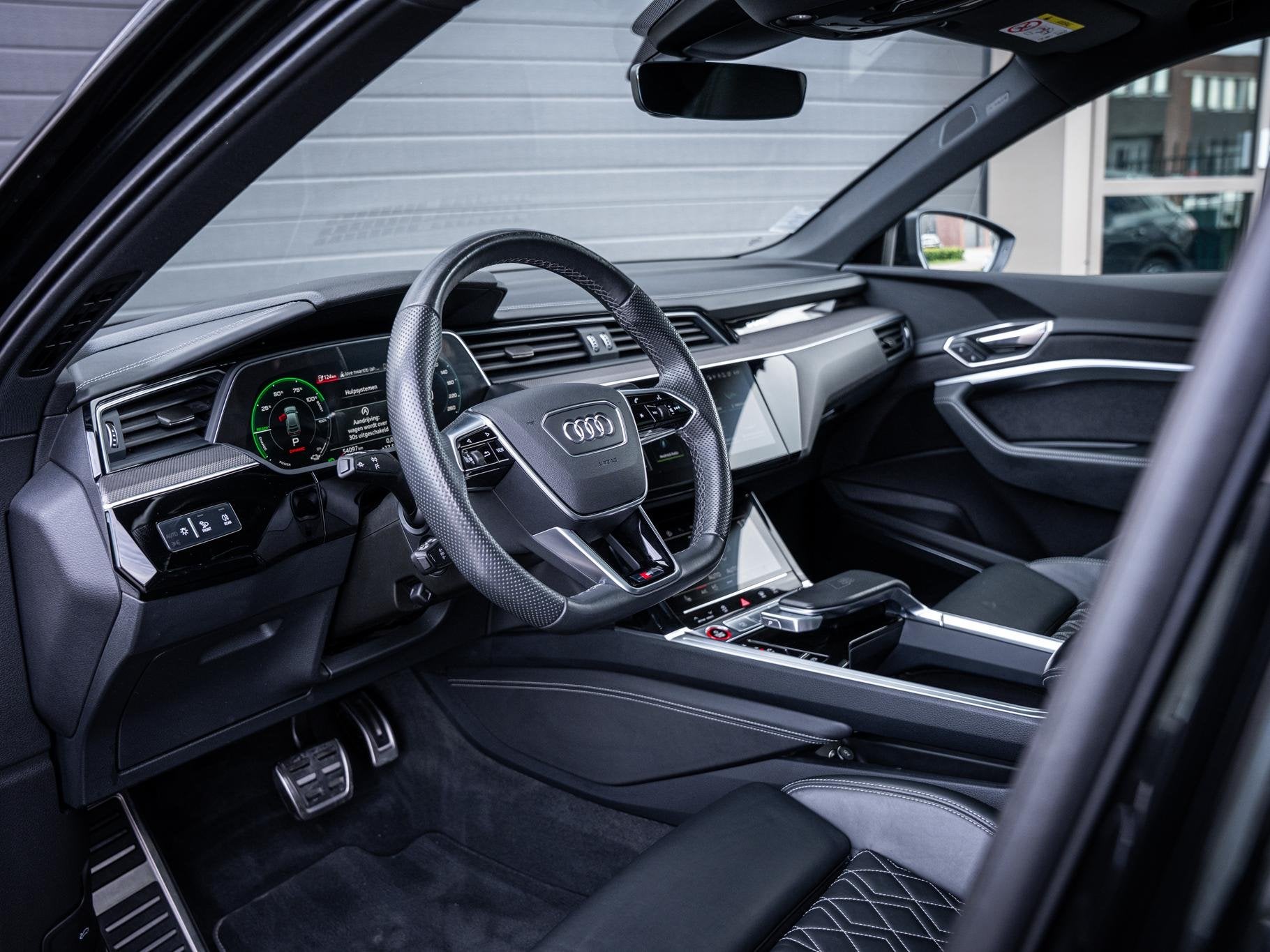 Audi SQ8 Sportback e-tron S quattro 115 kWh - Pano l Matrix, Auto's, Automaat, Dealer onderhouden, 2625 kg, Zwart