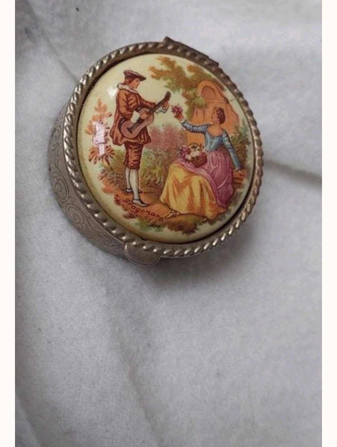 OUD FRAGONARD PILLENDOOSJE MET PORSELEINE MEDALION rond, Antiek en Kunst, Ophalen of Verzenden
