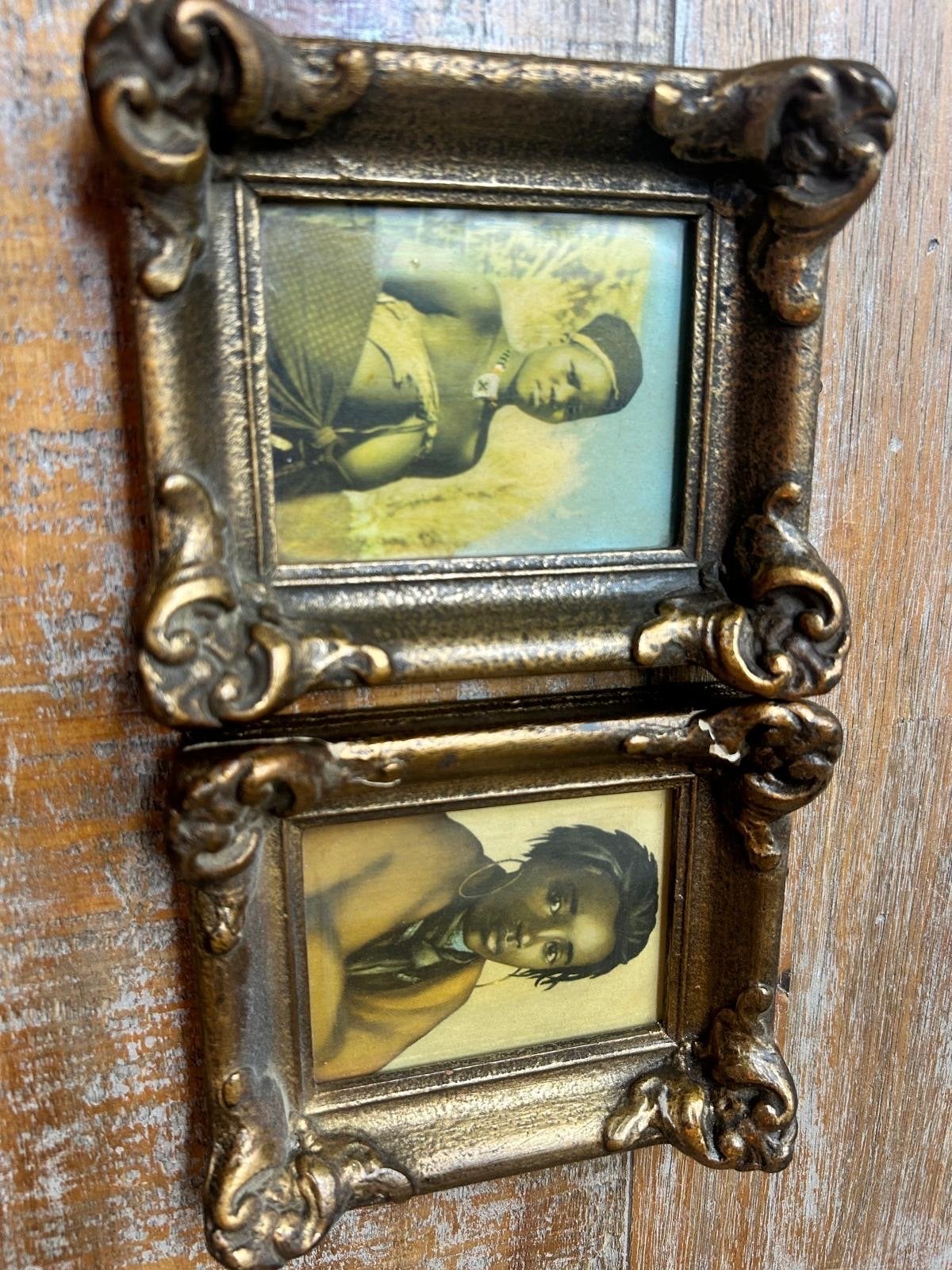 Set van 2 ingelijste Afrikaanse portretten, Schilderij, Afrika, Goud, Ingelijst