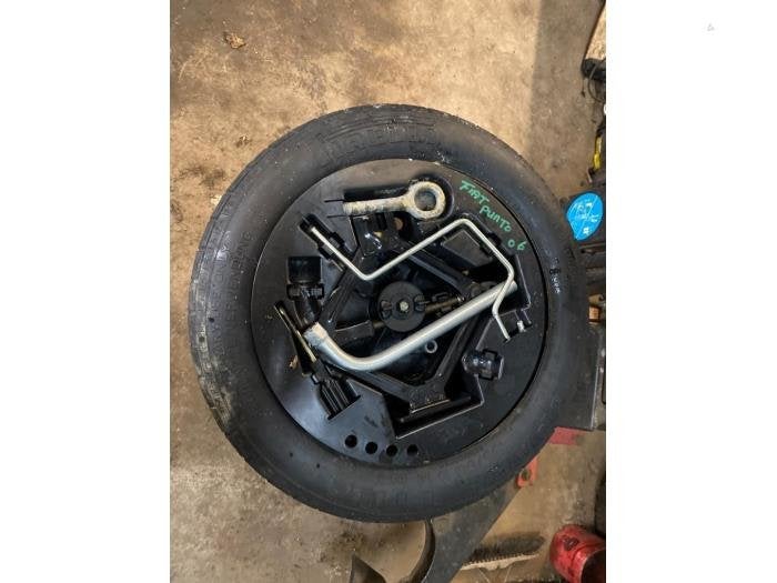 Krikset + reservewiel van een Fiat Punto, Gebruikt, -, -, 3 maanden garantie