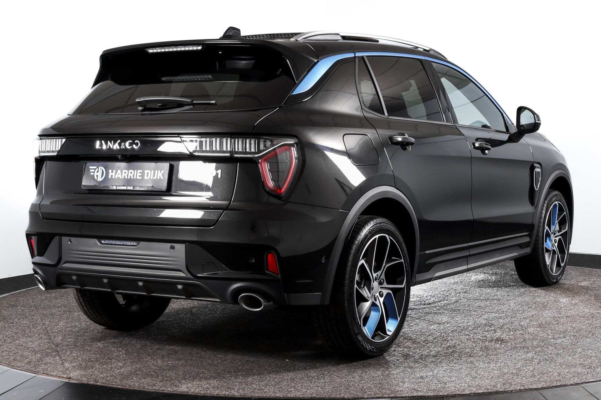 Lynk & Co 01 1.5 PHEV 261PK MY23 | Donkere hemel | 360 Camer, Auto's, Gebruikt, Zwart, Plug-in hybride, Bedrijf