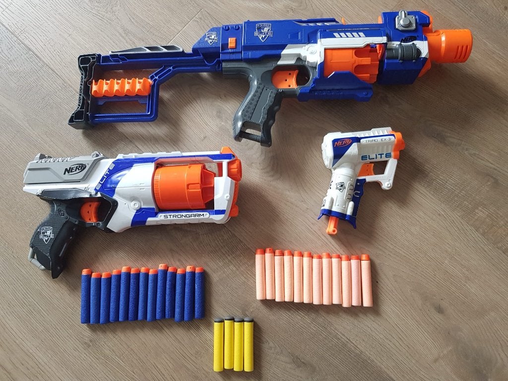 3 Nurf pistolen met pijltjes erbij, Kinderen en Baby's, Speelgoed | Buiten | Actiespeelgoed, Ophalen of Verzenden, Zo goed als nieuw