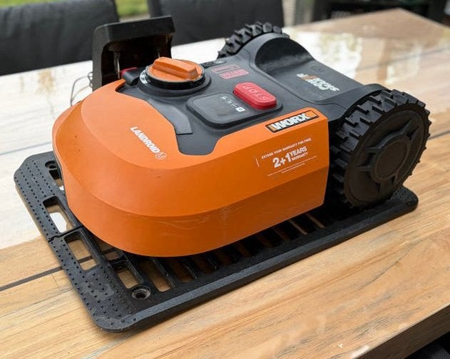 Worx Landroid M500 Robotmaaier met Garage en Accessoires, Ophalen, Gebruikt, 20 tot 25 cm, Bestuurbaar via app