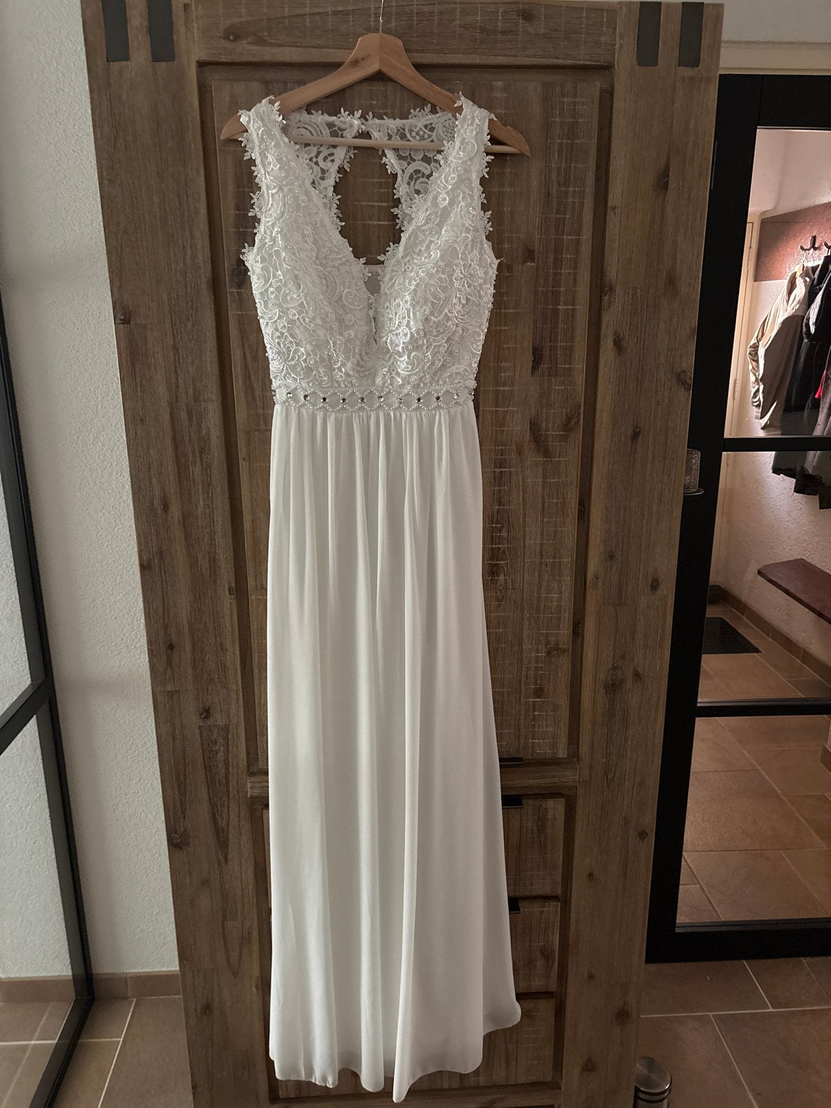 Elegante trouwjurk met kanten lijfje en open rug, Ophalen of Verzenden, Zo goed als nieuw, Wit, Trouwjurk