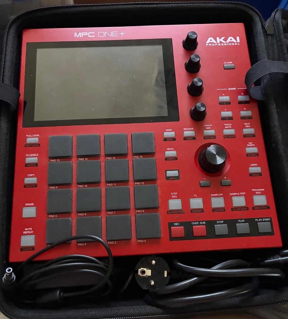 MPC ONE + , in case, Ophalen of Verzenden, Zo goed als nieuw