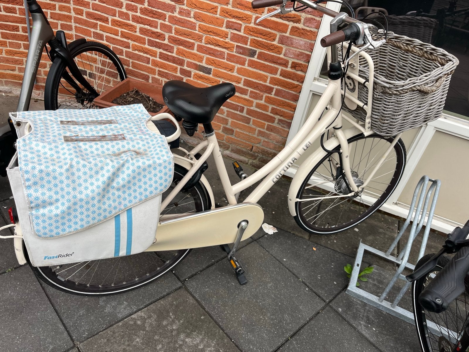 Cortina U4 Transportfiets Dames - Crème met Mand en Tassen, Gebruikt, Velgrem, Versnellingen, 50 tot 53 cm